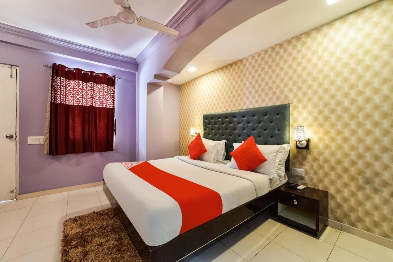 Collection O 11650 Hotel Grand Apple Ahmedabad Ngoại thất bức ảnh