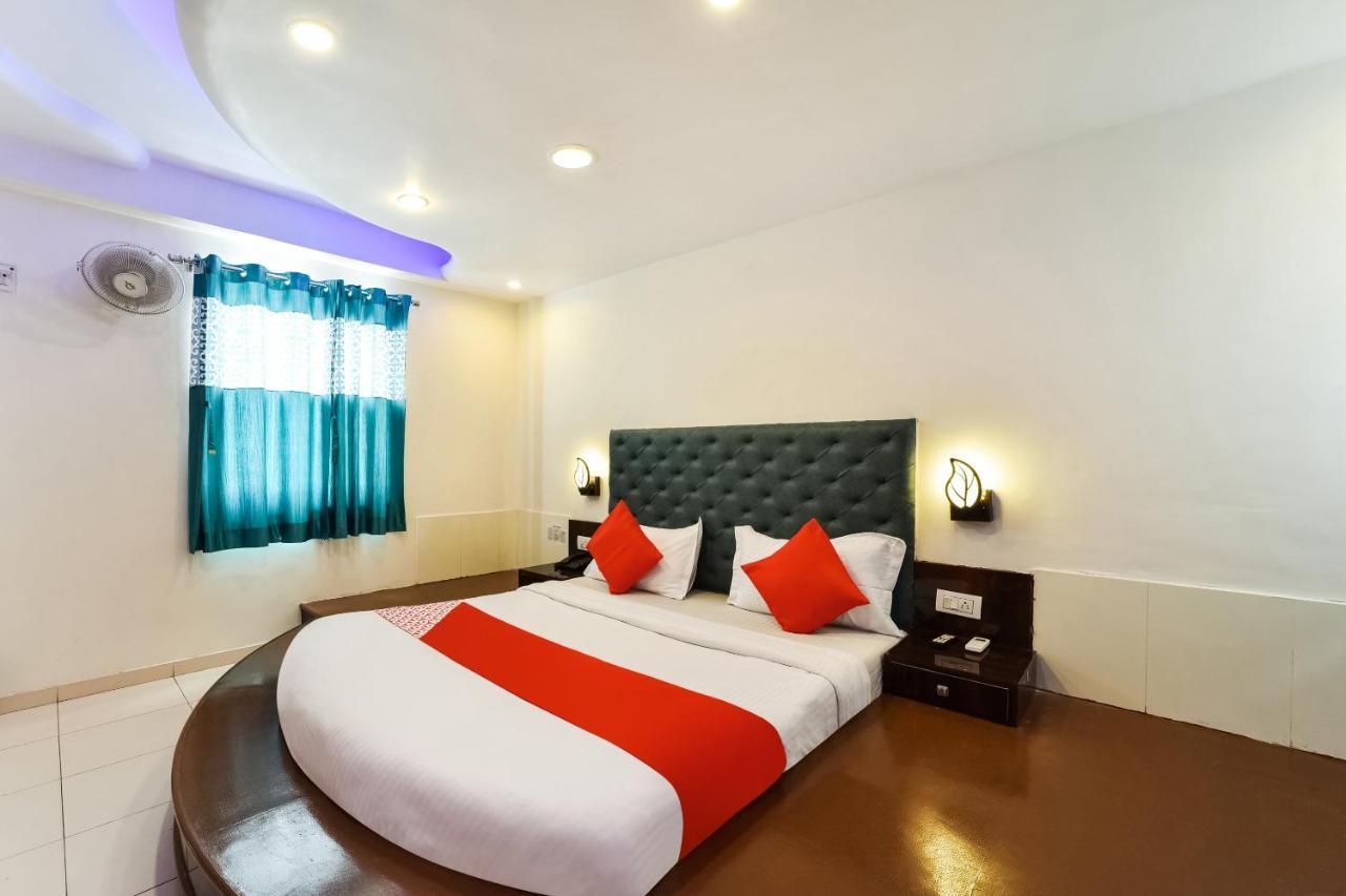 Collection O 11650 Hotel Grand Apple Ahmedabad Ngoại thất bức ảnh