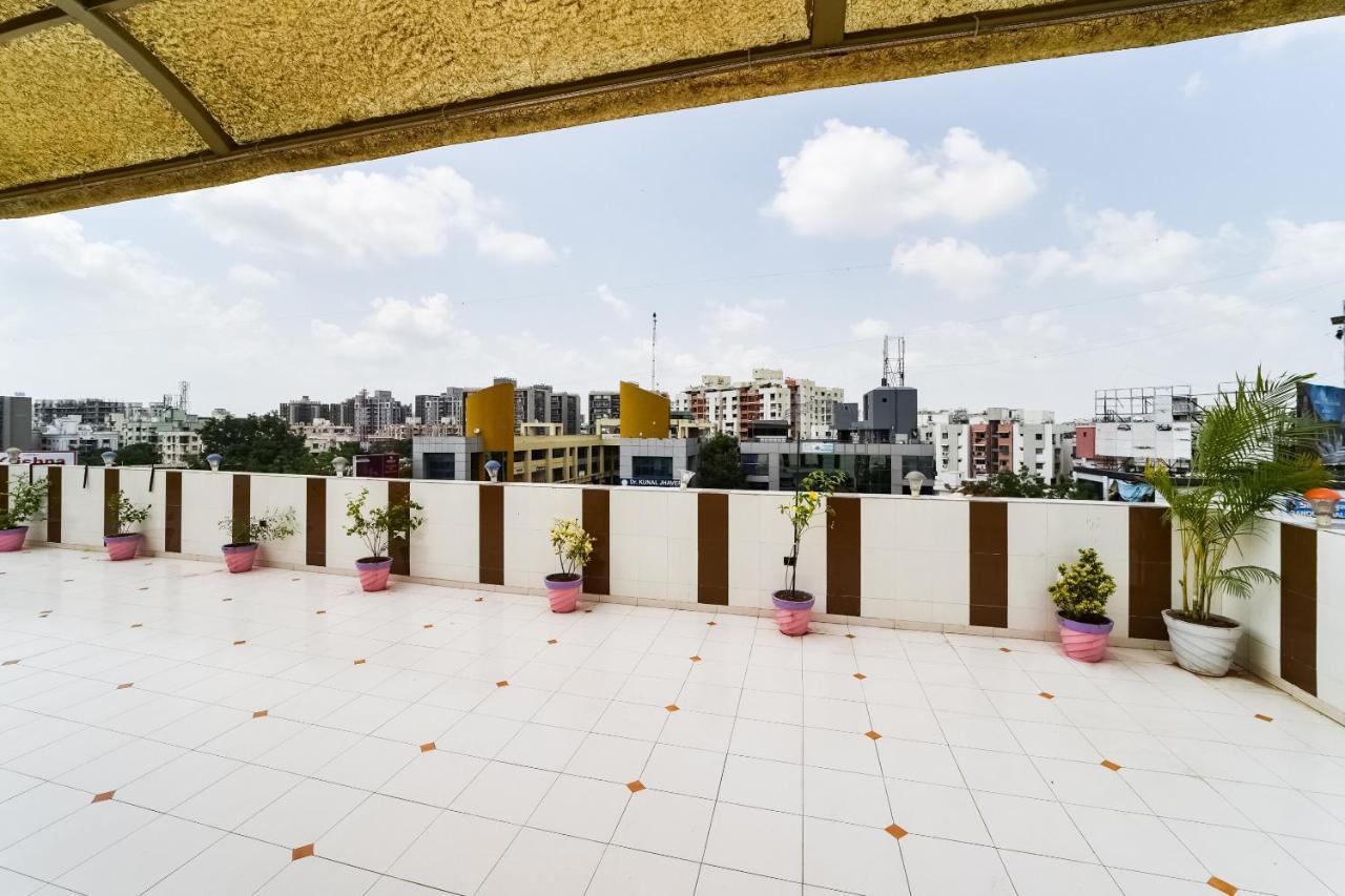 Collection O 11650 Hotel Grand Apple Ahmedabad Ngoại thất bức ảnh
